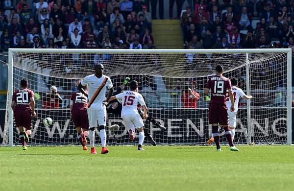 A Florenzi risponde Maxi Lopez. La Roma di Garcia superata dalla Lazio al secondo posto.