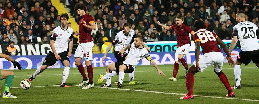 La Roma batte il Cesena con il minimo scarto. Ai giallorossi basta De Rossi.