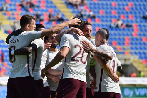 Bologna-Roma 0-3: le pagelle. Fazio ritorna a essere comandante, bene Salah. 24 reti per Dzeko