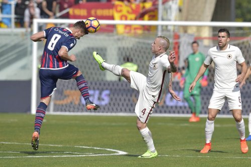 Crotone-Roma 0-2: le pagelle. San Radja dal Belgio, Fazio e Strootman giganteggiano