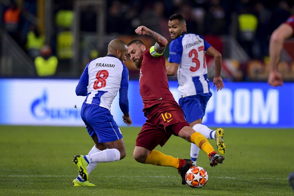 CHAMPIONS LEAGUE Sudore e sangue: la Roma esce all’ultimo respiro col Porto