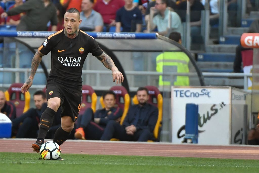 Calciomercato Roma, il punto sulle cessioni: Nainggolan sul piede di partenza, Manolas resta