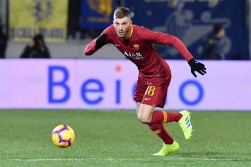 Davide Santon nella Capitale. Il terzino è il settimo acquisto del mercato della Roma. Presenti Monchi e De Sanctis