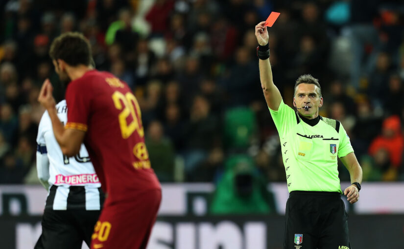 La Roma rimane in 10 e travolge l’Udinese, sorpassato il Napoli